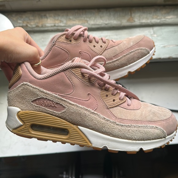 Nike Shoes - Nike air max